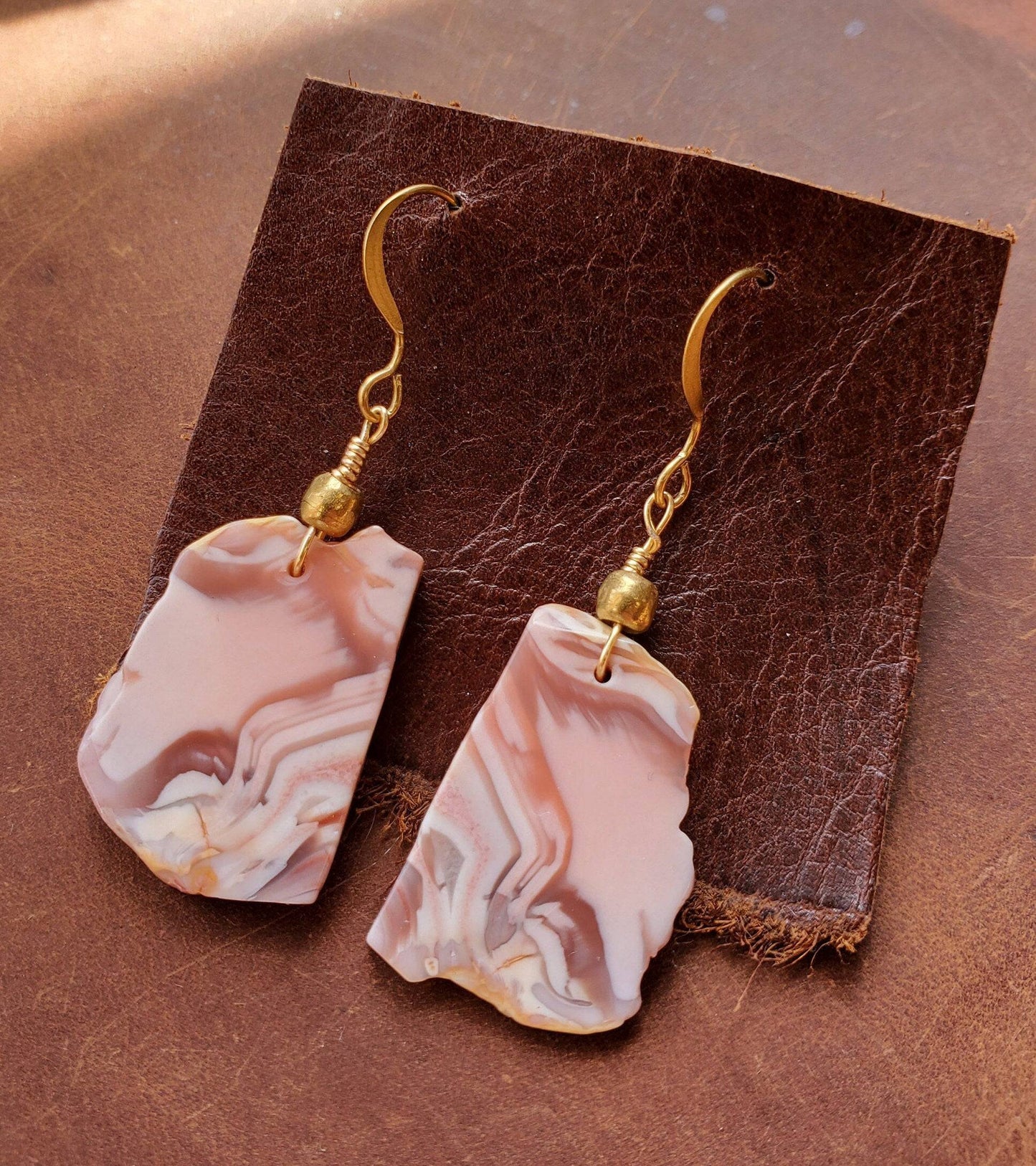 Agate Slice Earrings. Pink Agate Jewelry. Antiqued Brass WIRE Hook. Natural Stone. Lavender. Handmade. Brass beads. - EarthyElementStudio