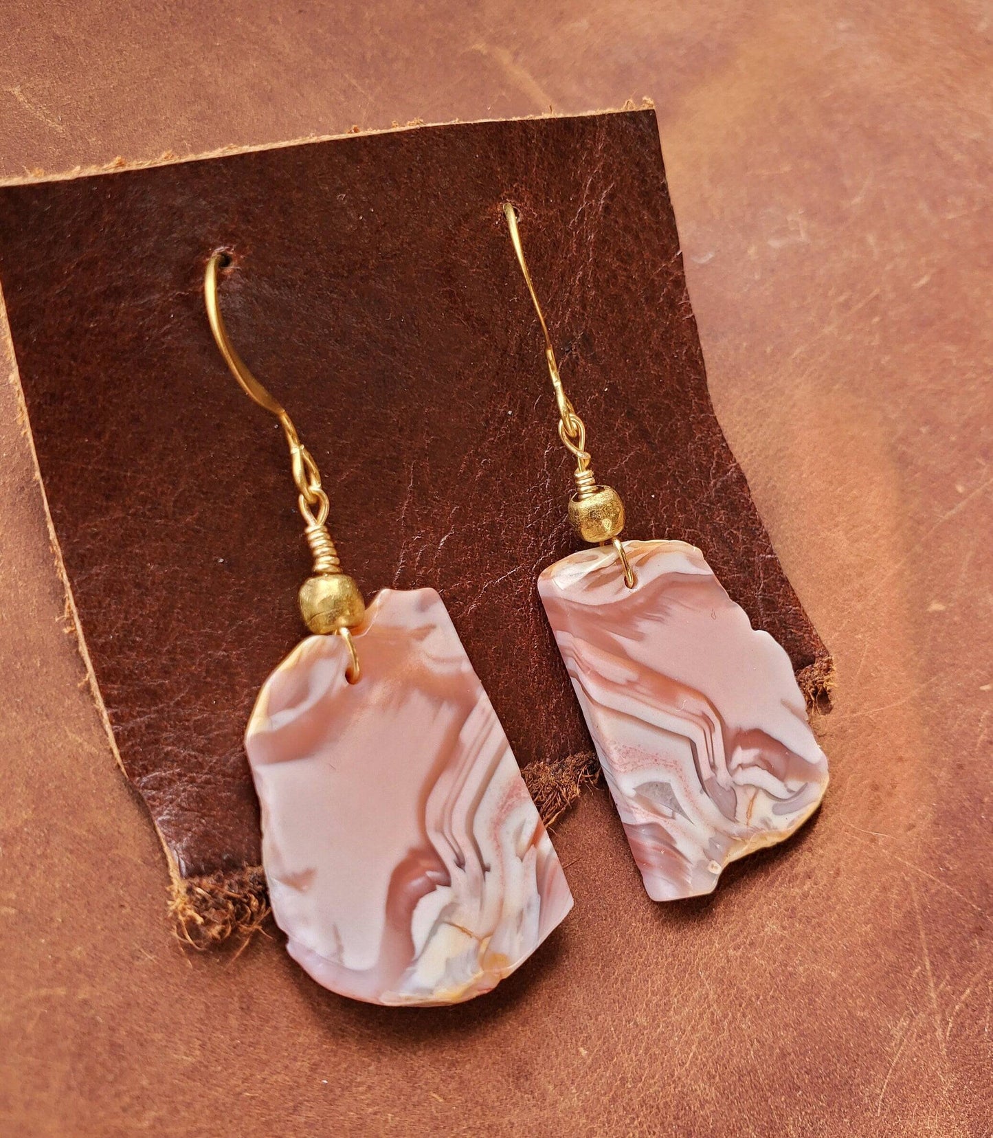 Agate Slice Earrings. Pink Agate Jewelry. Antiqued Brass WIRE Hook. Natural Stone. Lavender. Handmade. Brass beads. - EarthyElementStudio