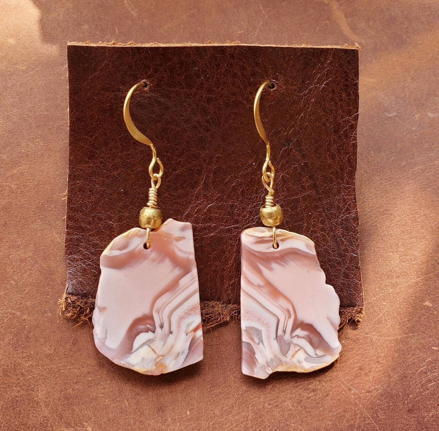Agate Slice Earrings. Pink Agate Jewelry. Antiqued Brass WIRE Hook. Natural Stone. Lavender. Handmade. Brass beads. - EarthyElementStudio