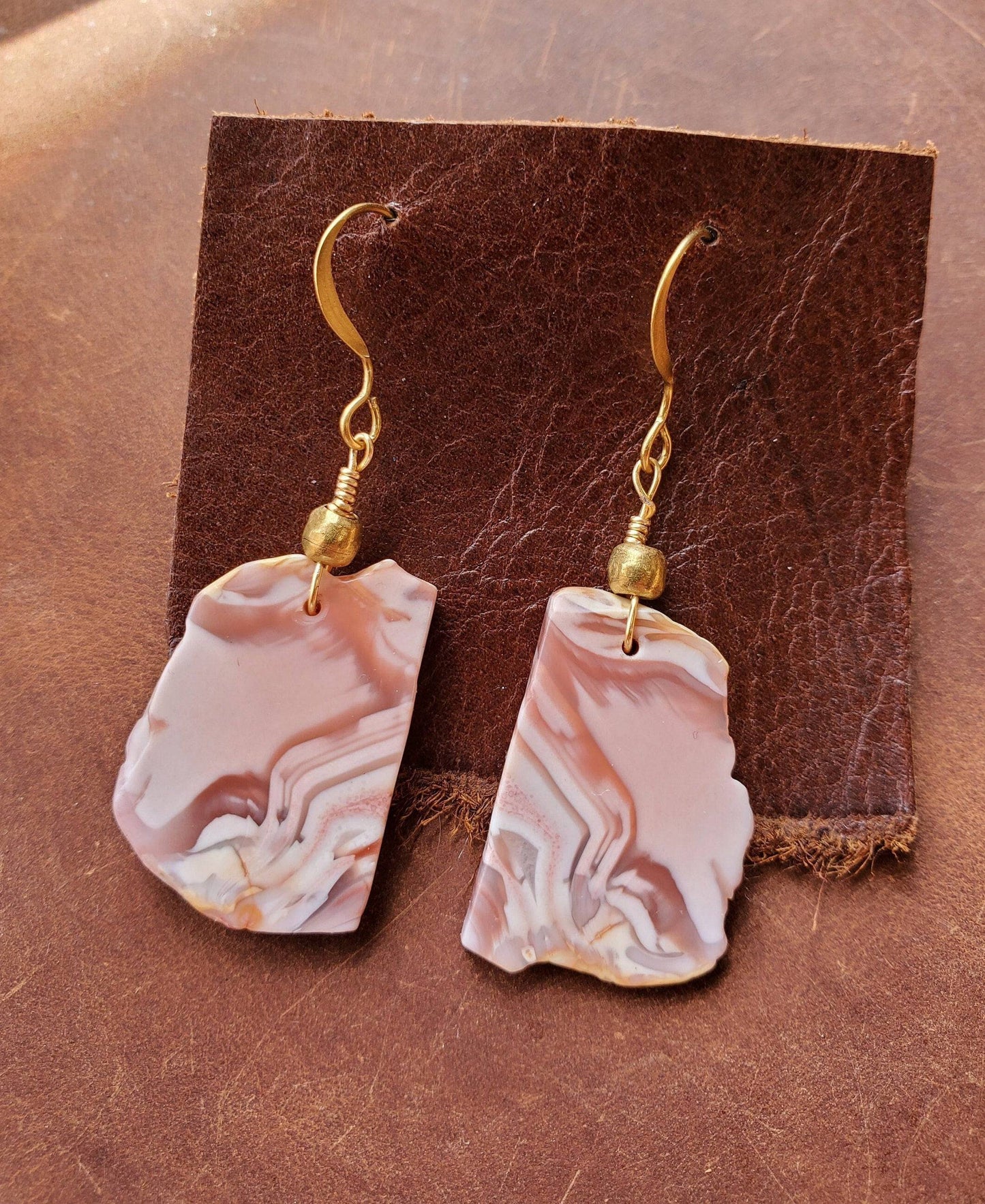 Agate Slice Earrings. Pink Agate Jewelry. Antiqued Brass WIRE Hook. Natural Stone. Lavender. Handmade. Brass beads. - EarthyElementStudio