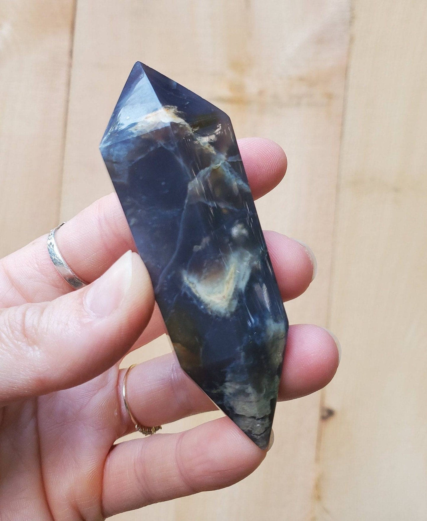 Purple Chalcedony Double Terminated Point. Purple Agate Meditation tool. Heart and Third Eye Chakra Crystal. Quartz - EarthyElementStudio