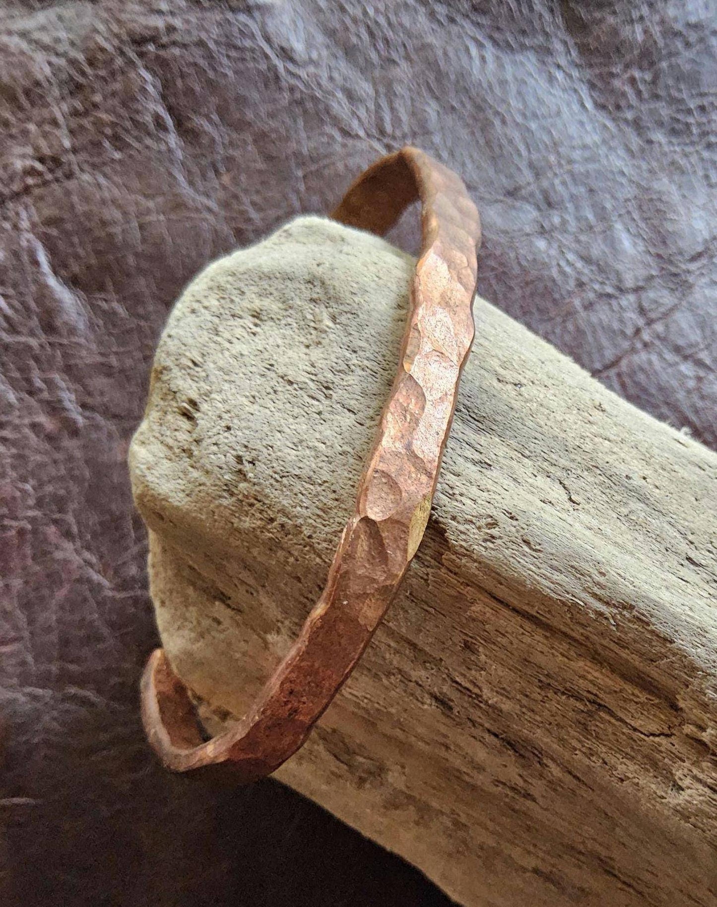 Handmade Copper Bracelet. Hand-Hammered Cuff. Organic Shape. Healing Crystal Jewelry. Natural Recycled Metal. Grounding. Rustic Bangle. - EarthyElementStudio
