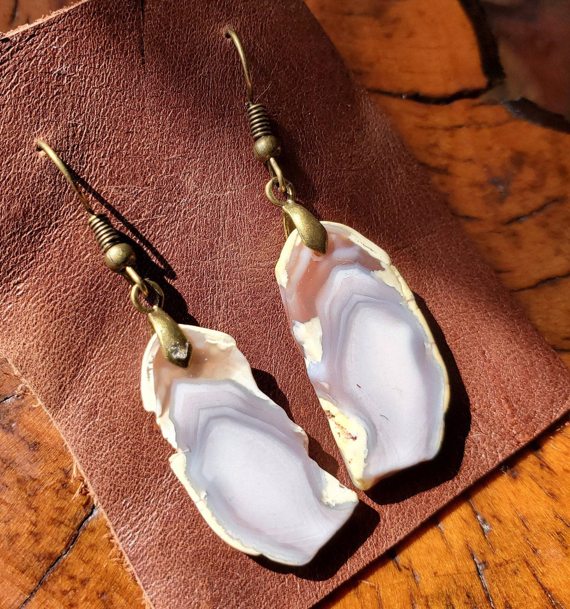 Agate Slice Earrings. Purple Agate Jewelry. Antiqued Brass WIRE Hook. Natural Stone. Lavender. - EarthyElementStudio