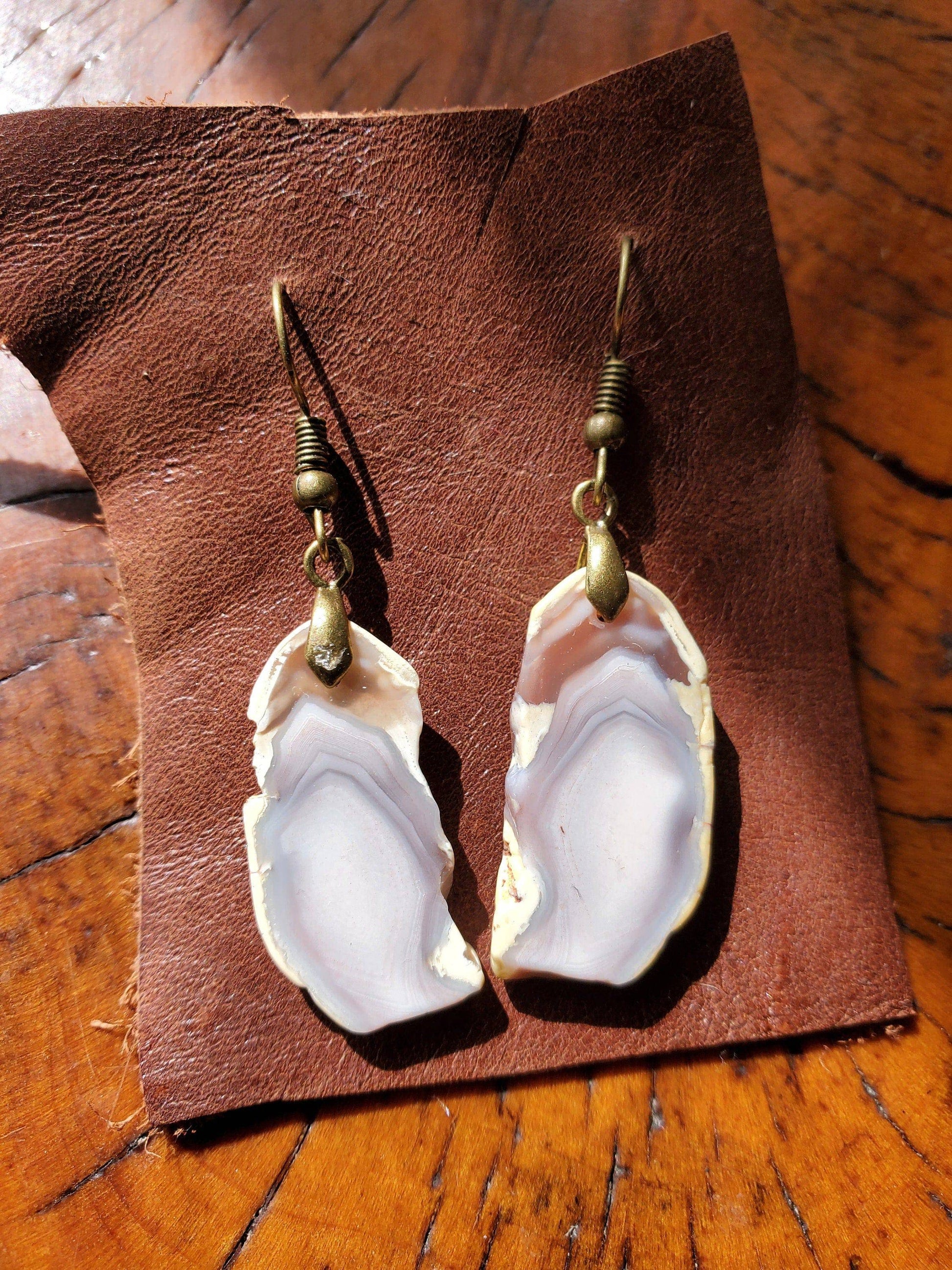 Agate Slice Earrings. Purple Agate Jewelry. Antiqued Brass WIRE Hook. Natural Stone. Lavender. - EarthyElementStudio