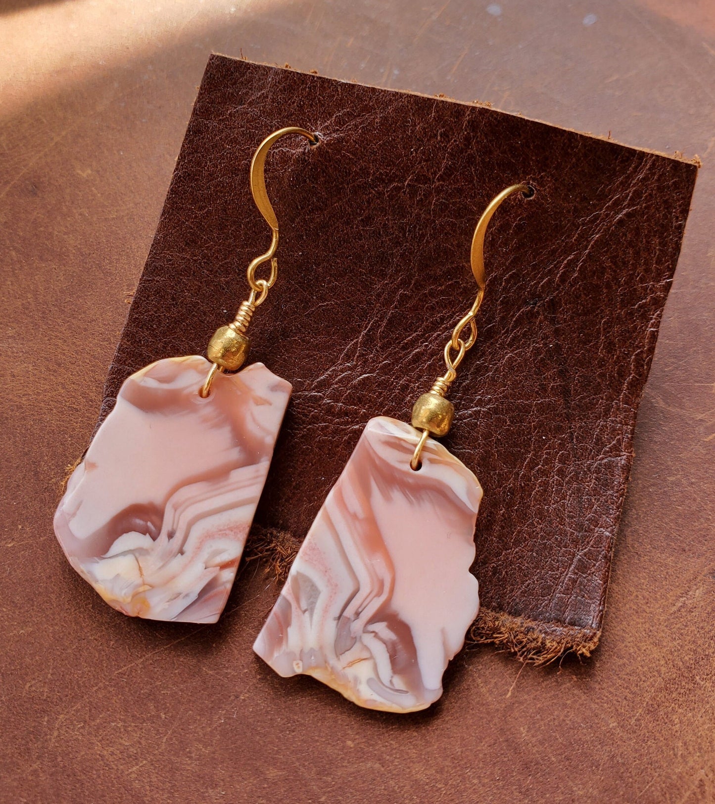 Agate Slice Earrings. Pink Agate Jewelry. Antiqued Brass WIRE Hook. Natural Stone. Lavender. Handmade. Brass beads.