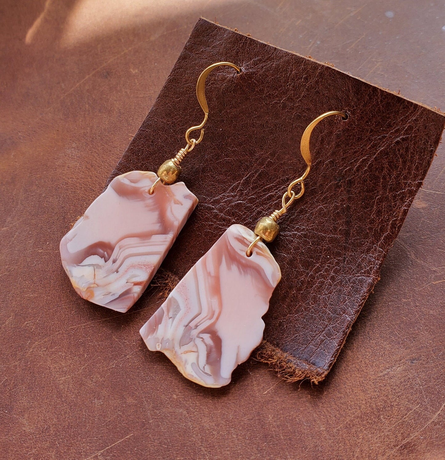 Agate Slice Earrings. Pink Agate Jewelry. Antiqued Brass WIRE Hook. Natural Stone. Lavender. Handmade. Brass beads.