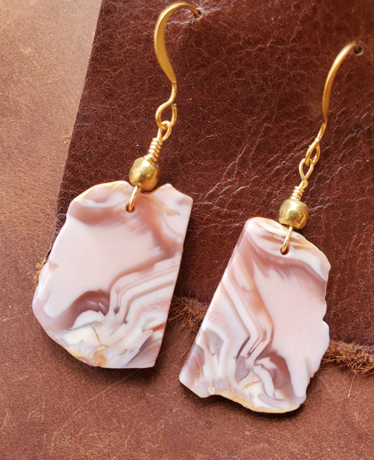 Agate Slice Earrings. Pink Agate Jewelry. Antiqued Brass WIRE Hook. Natural Stone. Lavender. Handmade. Brass beads.