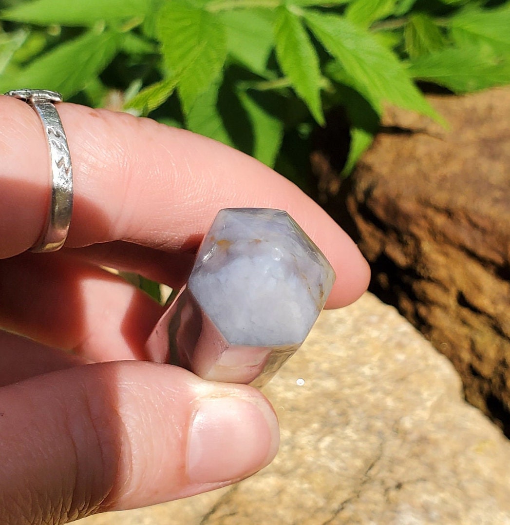 Purple Chalcedony Tower. Purple Agate point. Heart and Third Eye  Chakra Crystal. Meditation Tool. - EarthyElementStudio