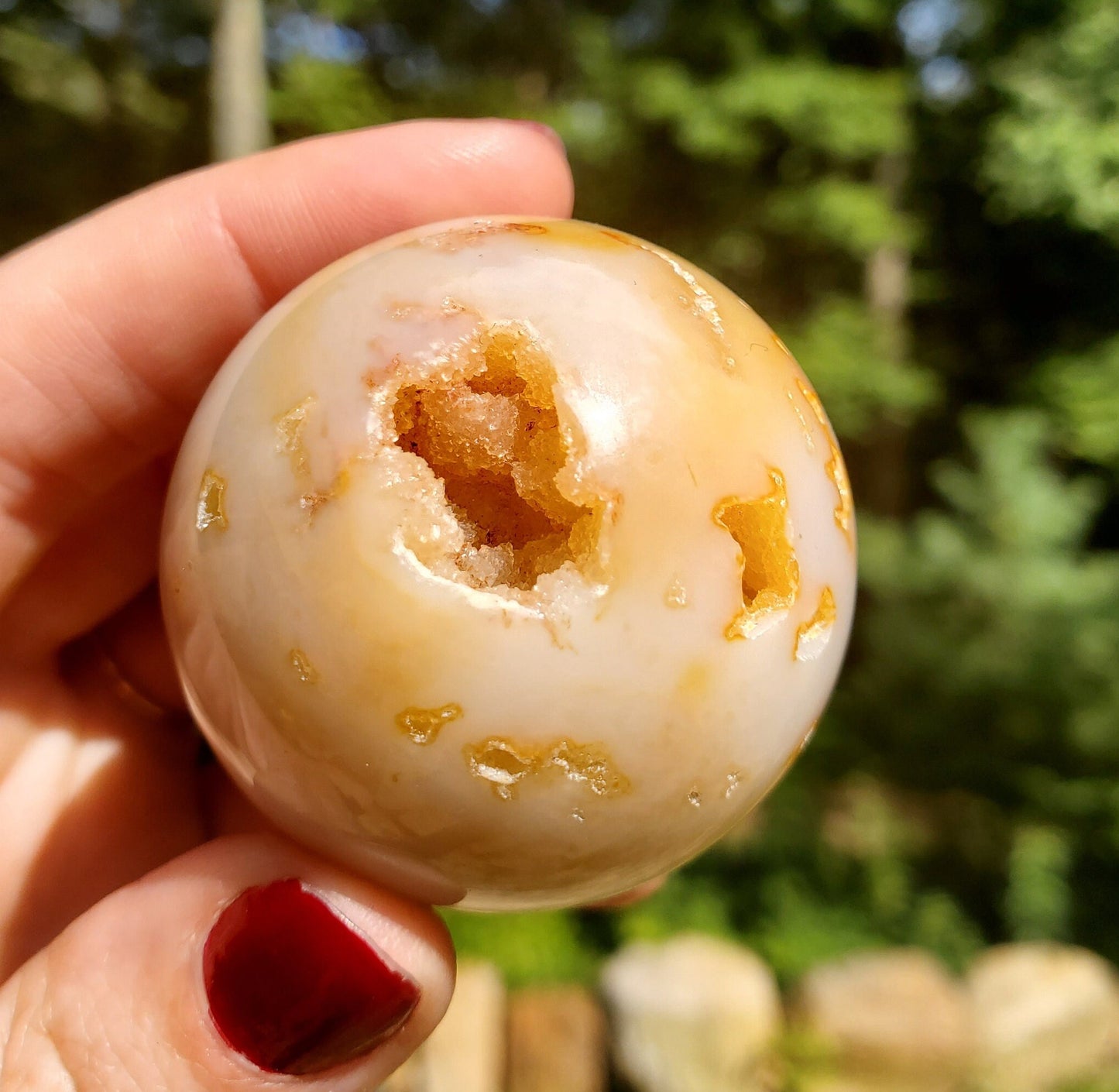 Beautiful Agate Sphere with druzy caves. Quartz. Meditation tools. Natural. Dendrites.