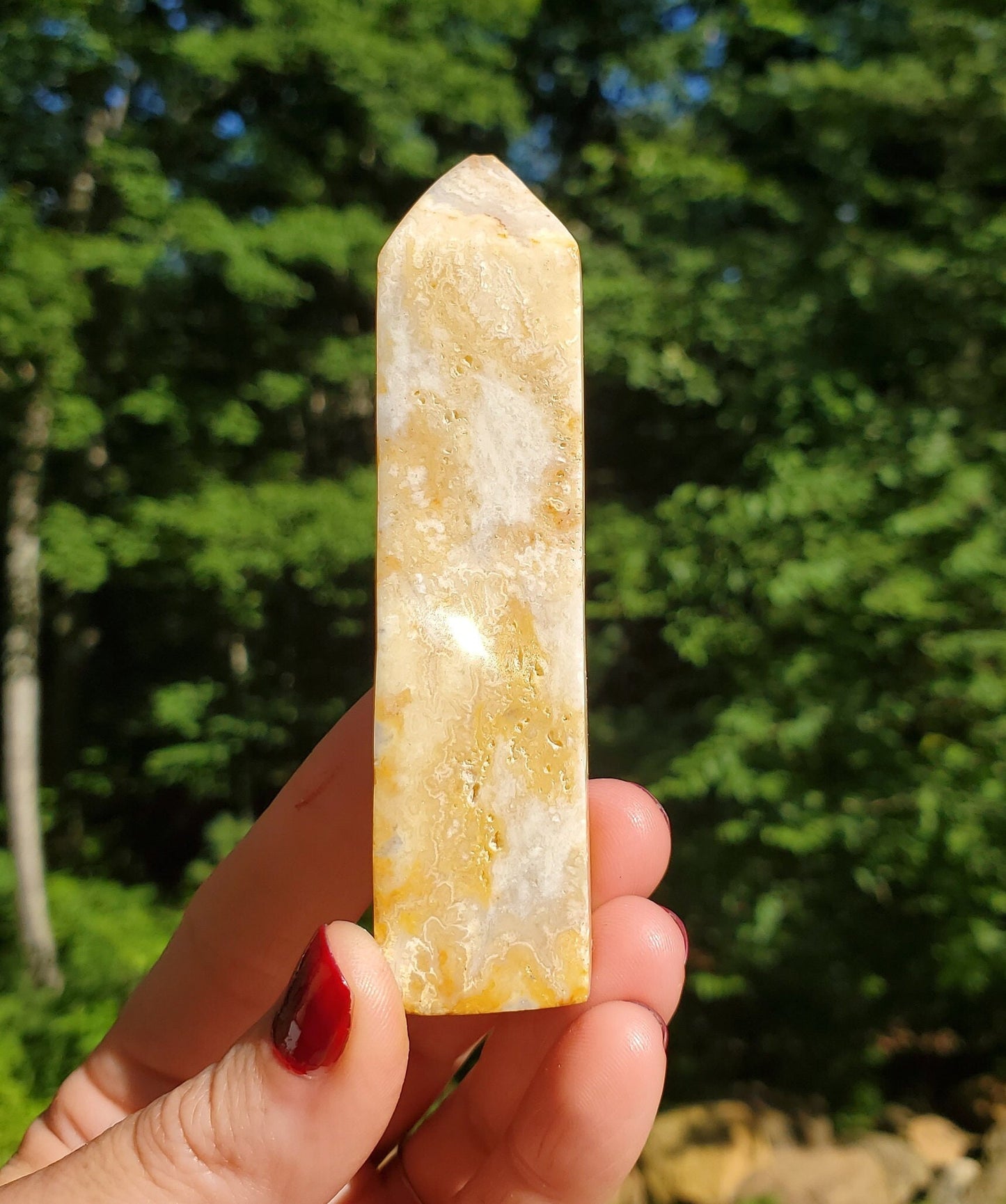 Banded Agate Tower/Point. Tan/ Yellow/ White. Natural crystal. Meditation tool.