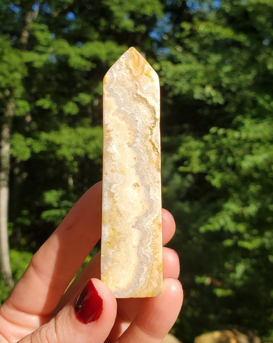 Banded Agate Tower/Point. Tan/ Yellow/ White. Natural crystal. Meditation tool.